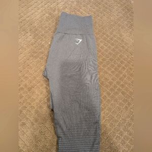 Gray GymShark leggings, size L, never worn, very trendy